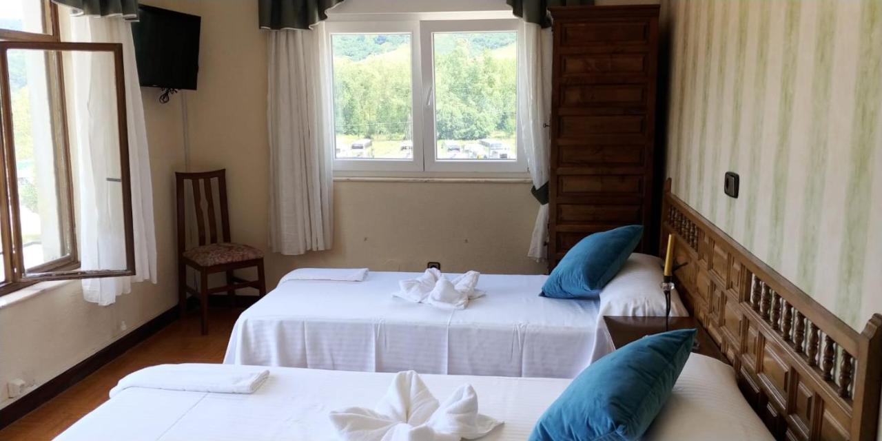 Hostal & Restaurante Miralpas Villegar ภายนอก รูปภาพ